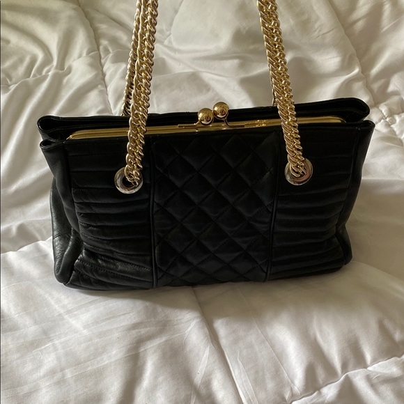 Vintage GUESS Elegant Black Quilted Handbag with Gold Chain - Picture 2 of 6